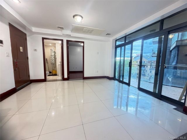 13229 Blossom Avenue 5H, Flushing, NY 11355