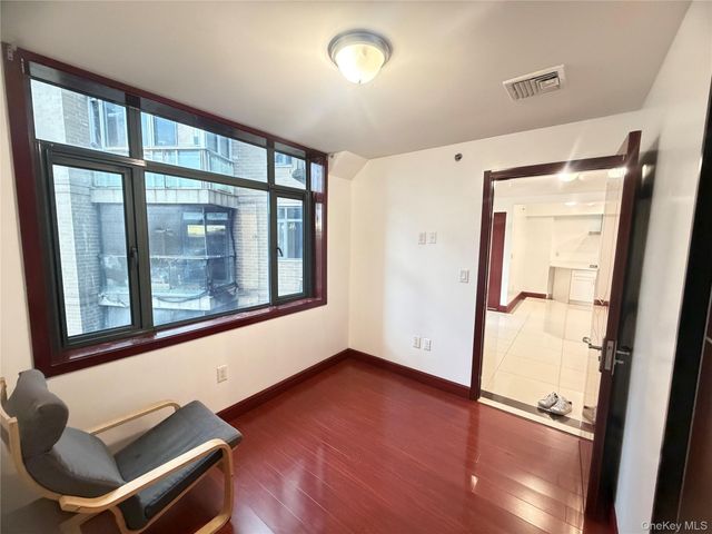 13229 Blossom Avenue 5H, Flushing, NY 11355