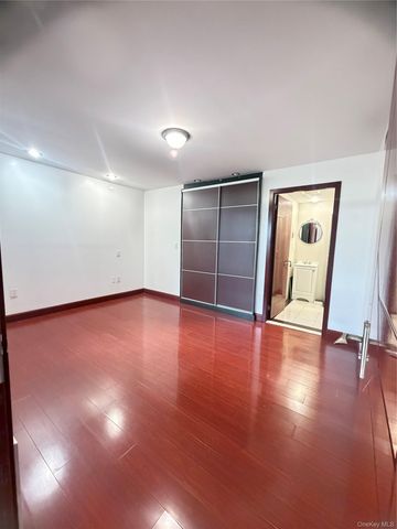 13229 Blossom Avenue 5H, Flushing, NY 11355