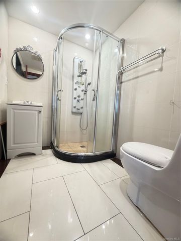 13229 Blossom Avenue 5H, Flushing, NY 11355