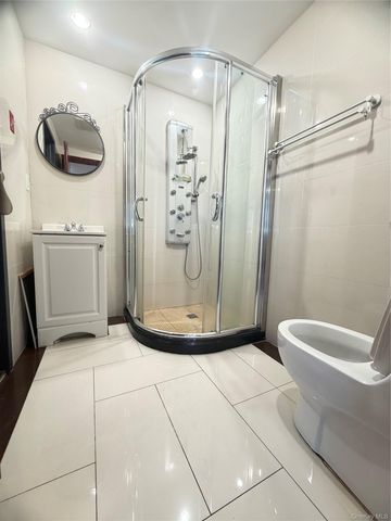 13229 Blossom Avenue 5H, Flushing, NY 11355