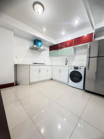 13229 Blossom Avenue 5H, Flushing, NY 11355