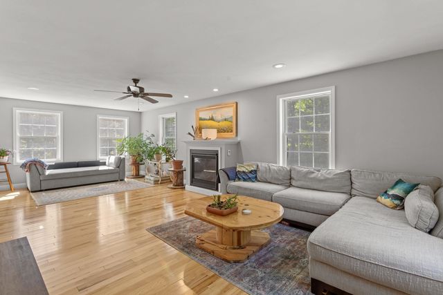 594 Kearsarge Avenue, Hopkinton, NH 03229
