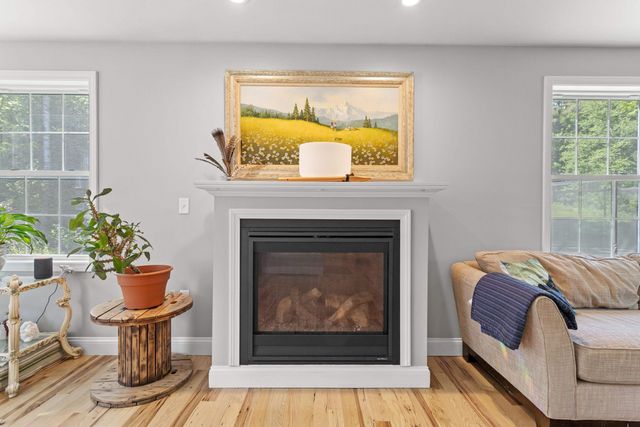 594 Kearsarge Avenue, Hopkinton, NH 03229