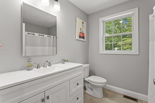 594 Kearsarge Avenue, Hopkinton, NH 03229