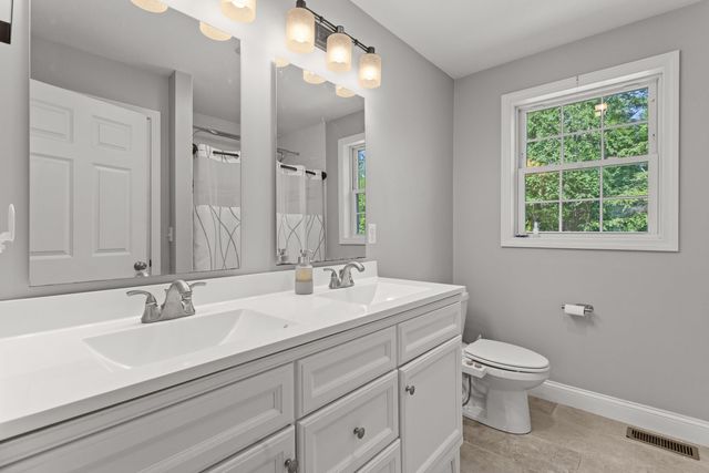 594 Kearsarge Avenue, Hopkinton, NH 03229