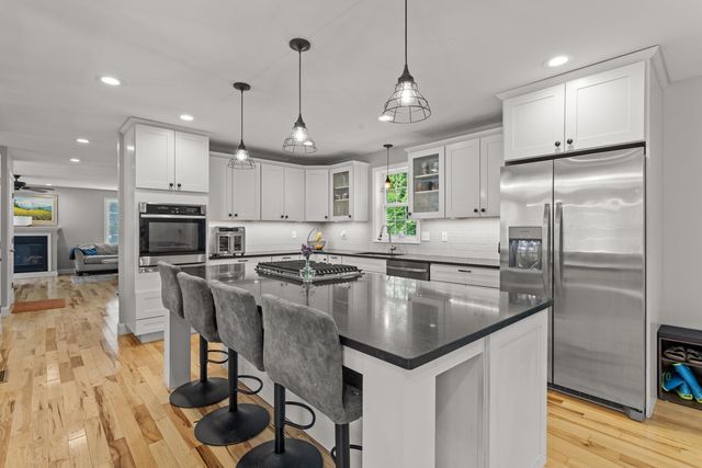 594 Kearsarge Avenue, Hopkinton, NH 03229