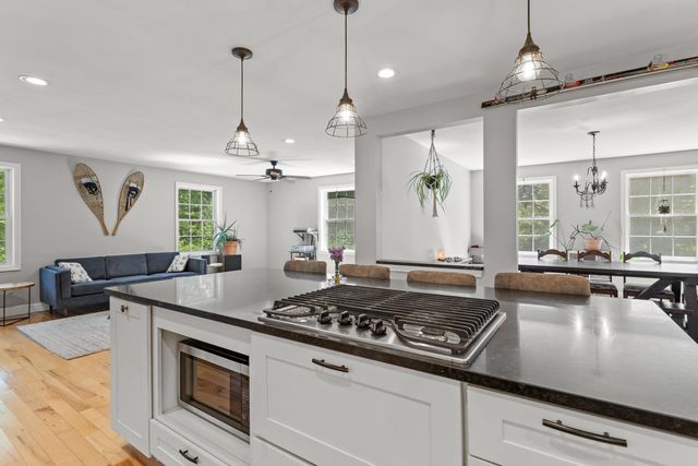 594 Kearsarge Avenue, Hopkinton, NH 03229