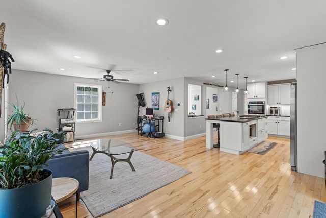 594 Kearsarge Avenue, Hopkinton, NH 03229
