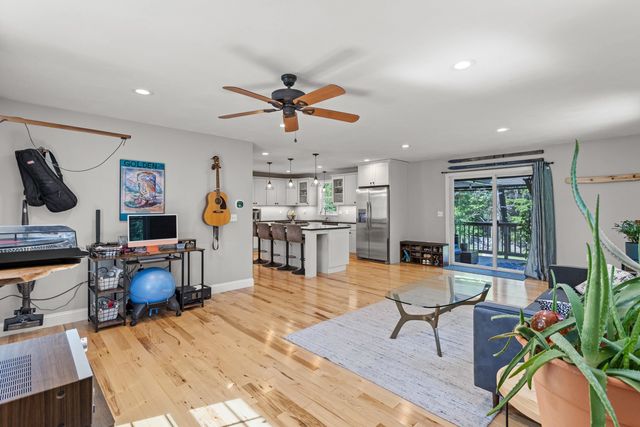 594 Kearsarge Avenue, Hopkinton, NH 03229