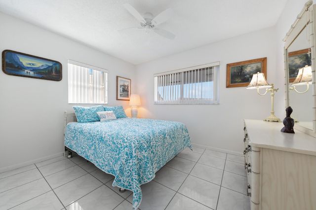 1112 Lake Terrace 204, Boynton Beach, FL 33426