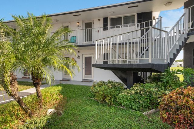 1112 Lake Terrace 204, Boynton Beach, FL 33426