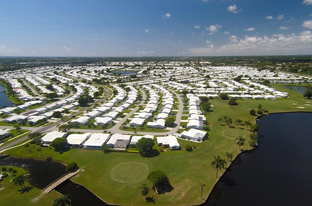 1112 Lake Terrace 204, Boynton Beach, FL 33426
