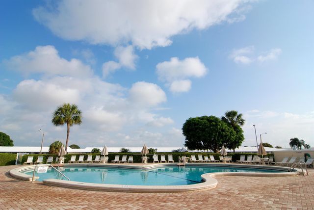 1112 Lake Terrace 204, Boynton Beach, FL 33426
