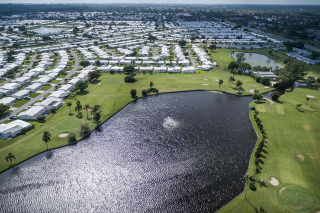 1112 Lake Terrace 204, Boynton Beach, FL 33426
