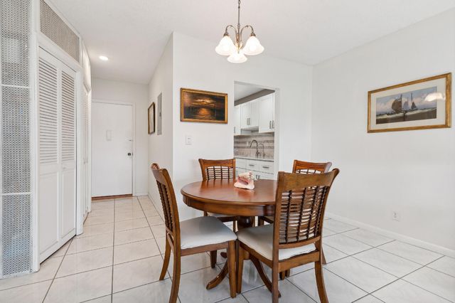 1112 Lake Terrace 204, Boynton Beach, FL 33426