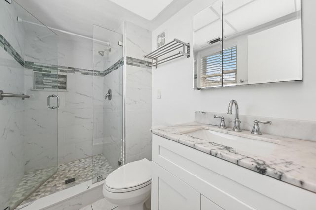 1112 Lake Terrace 204, Boynton Beach, FL 33426