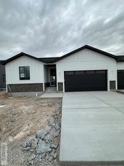 6425 Ender Ln, Idaho Falls, ID 83401