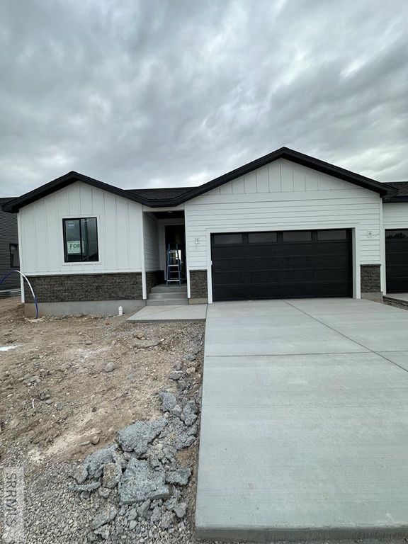6425 Ender Ln, Idaho Falls, ID 83401