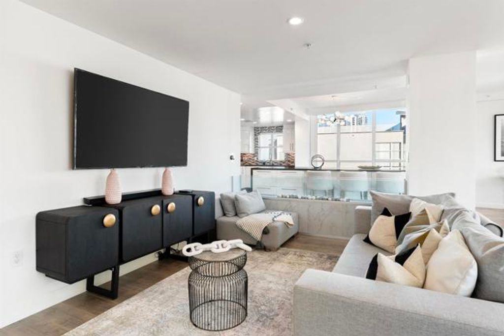 510 1st Ave 402, San Diego, CA 92101