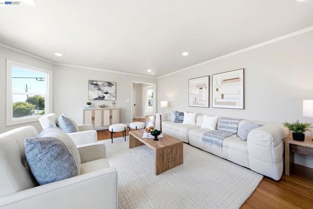 5901 Burlingame Ave, Richmond, CA 94804