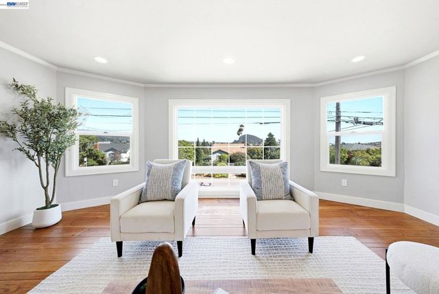 5901 Burlingame Ave, Richmond, CA 94804