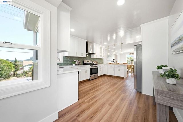 5901 Burlingame Ave, Richmond, CA 94804