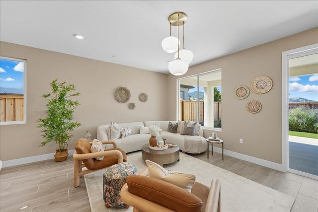 3237 Woody Way, Hollister, CA 95023