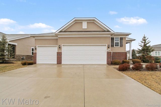 27134 Manistee Lane, Brownstown Charter Township, MI 48134