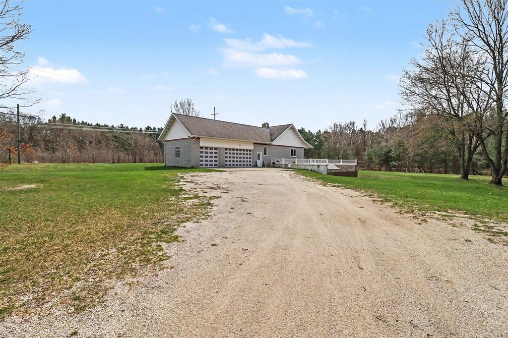 3479 W Hansen Road, Ludington, MI 49431