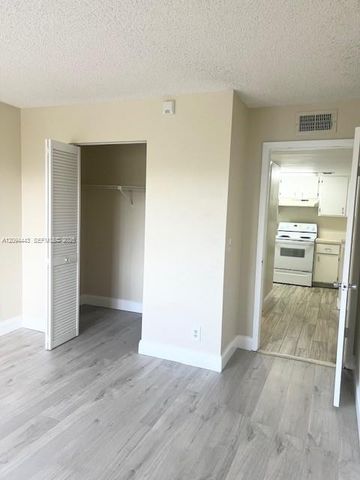 10749 Cleary Boulevard 307, Plantation, FL 33324