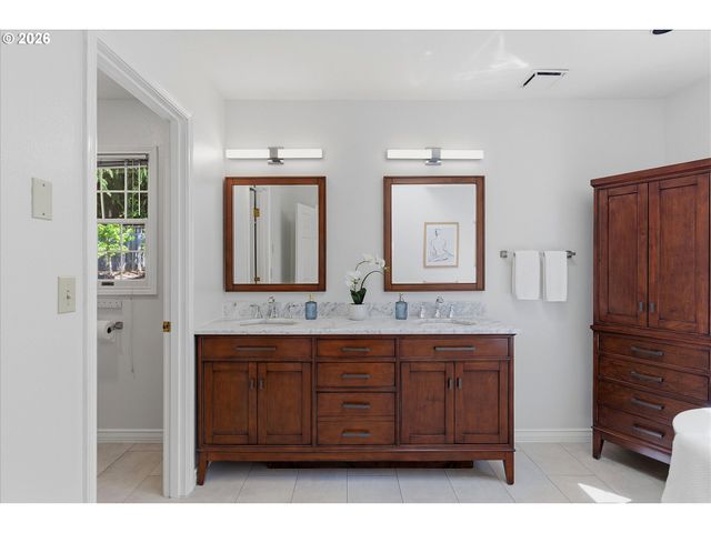3339 TEMPEST Dr, Lake Oswego, OR 97035