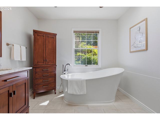 3339 TEMPEST Dr, Lake Oswego, OR 97035