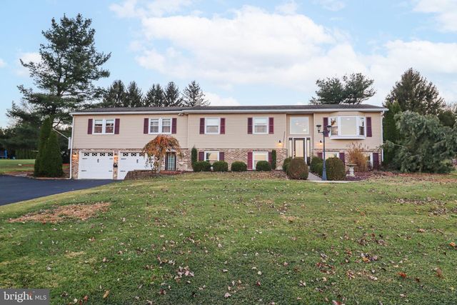 170 DONRENE, Mount Wolf, PA 17347