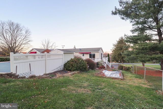 170 DONRENE, Mount Wolf, PA 17347