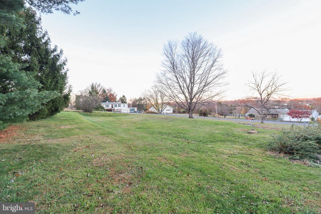 170 DONRENE, Mount Wolf, PA 17347