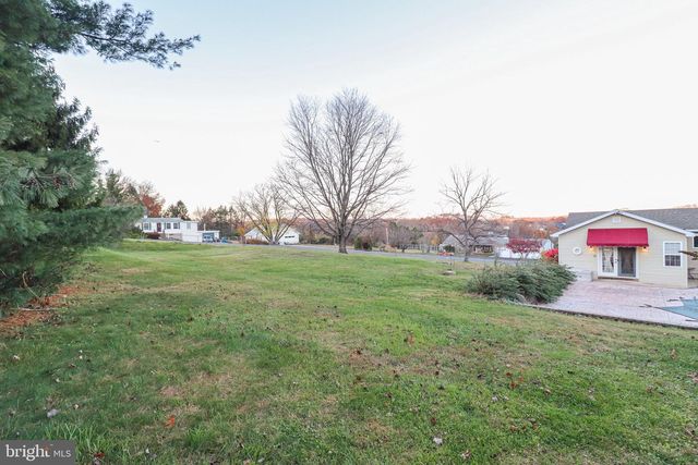 170 DONRENE, Mount Wolf, PA 17347