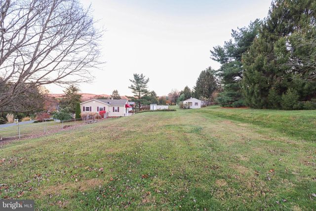 170 DONRENE, Mount Wolf, PA 17347