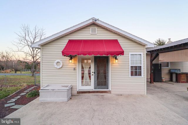 170 DONRENE, Mount Wolf, PA 17347