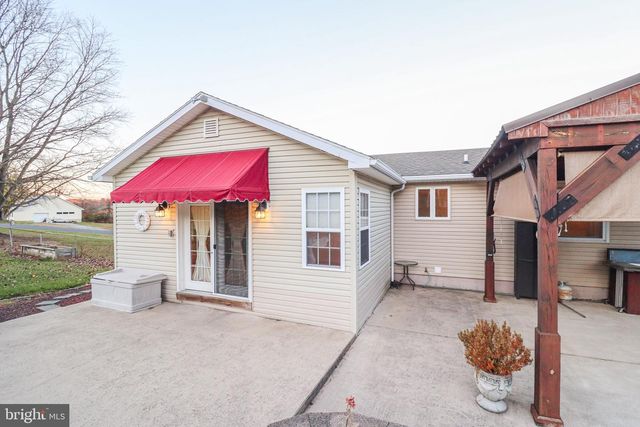 170 DONRENE, Mount Wolf, PA 17347