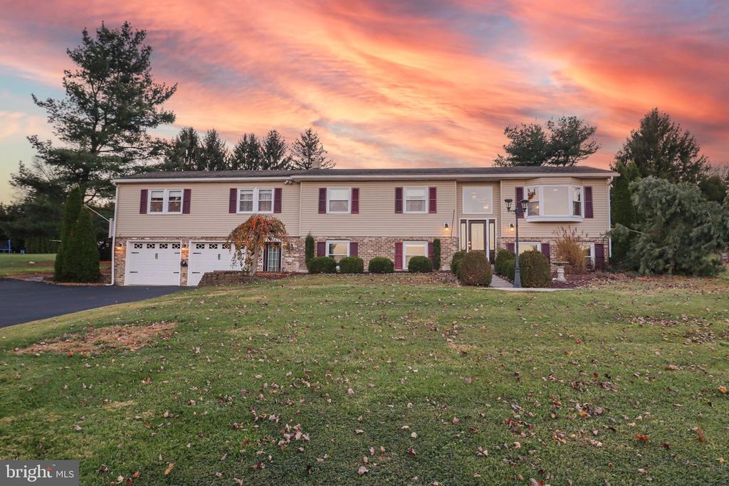 170 DONRENE, Mount Wolf, PA 17347