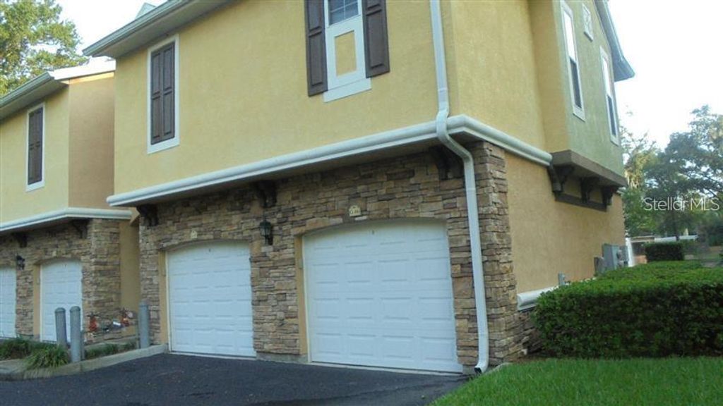 10102 COURTNEY OAKS CIRCLE 202, Tampa, FL 33619