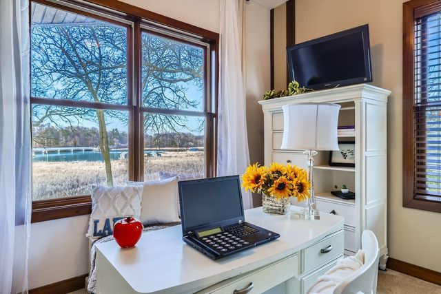 19900 Cottagewood Road, Deephaven, MN 55331