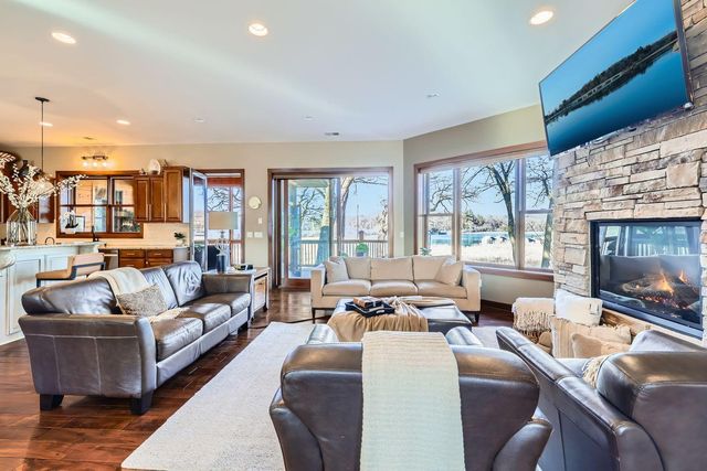 19900 Cottagewood Road, Deephaven, MN 55331