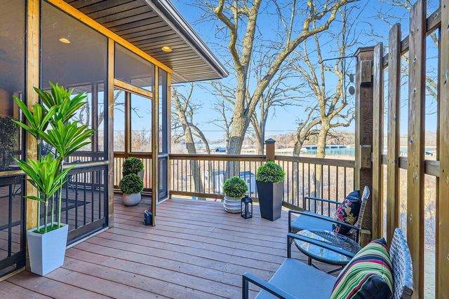 19900 Cottagewood Road, Deephaven, MN 55331