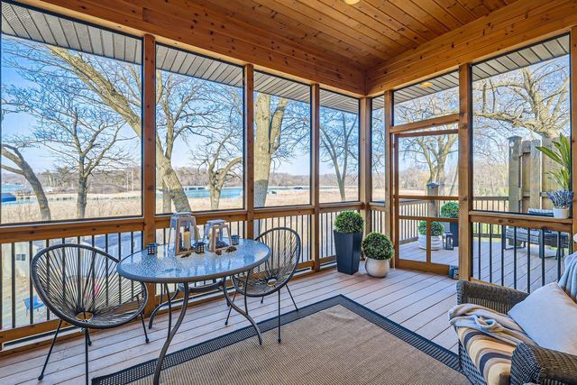 19900 Cottagewood Road, Deephaven, MN 55331