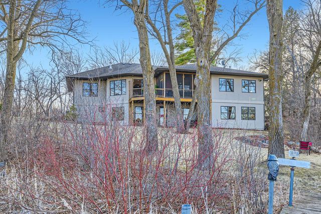 19900 Cottagewood Road, Deephaven, MN 55331