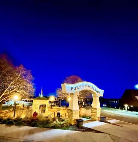 19900 Cottagewood Road, Deephaven, MN 55331