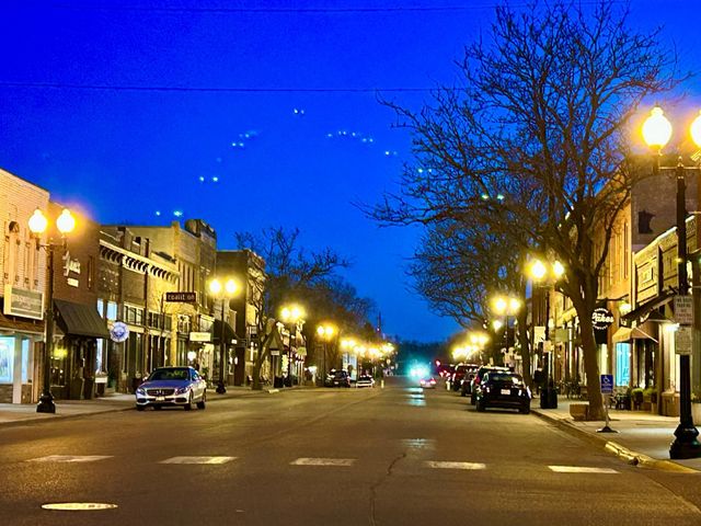 19900 Cottagewood Road, Deephaven, MN 55331