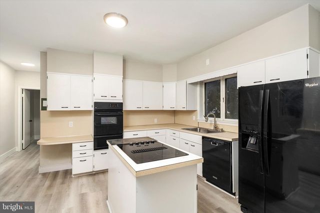 12 PARKSIDE AVE, Trenton, NJ 08618